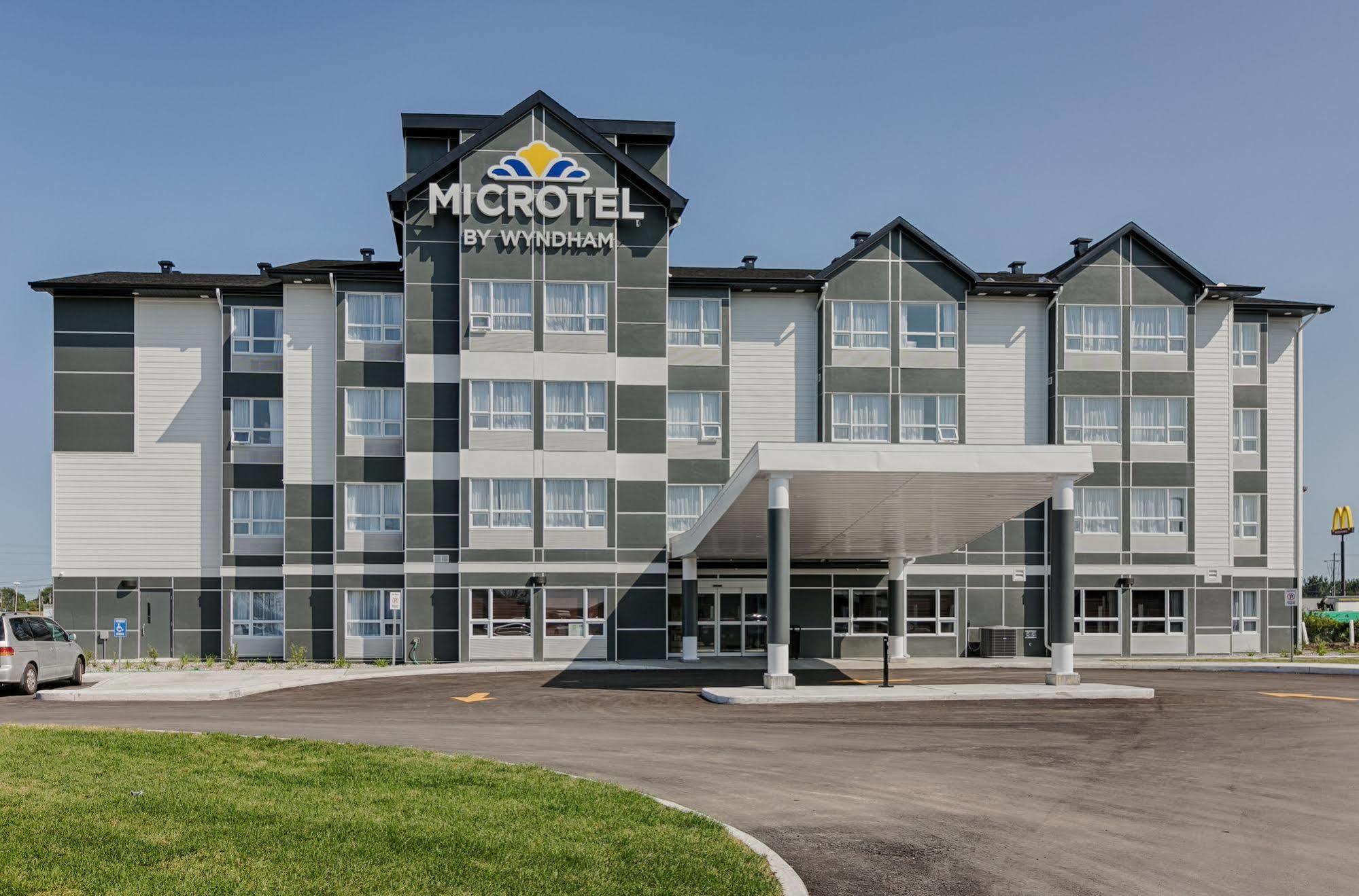Microtel Casselman Exterior photo
